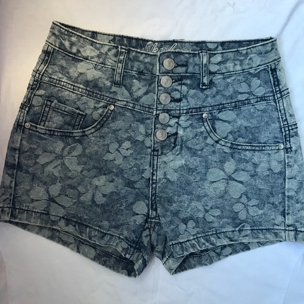 Delia’s Skylar denim shorts *DISCONTINUED